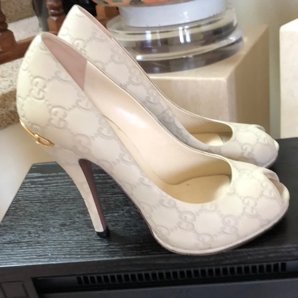 Gucci elegant peep